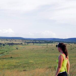 paysage africain avec une fille